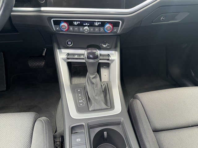 Audi Q3 40 TFSI quattro S line *LED*GRA*PDC*SZH*KESSY* PDC el.Heck  SHZ