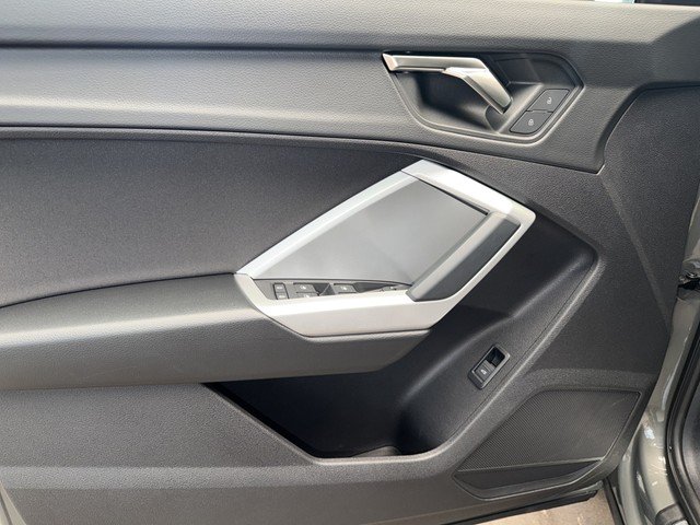 Audi Q3 40 TFSI quattro S line *LED*GRA*PDC*SZH*KESSY* PDC el.Heck  SHZ