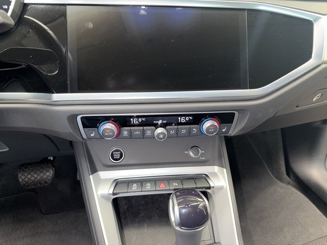 Audi Q3 40 TFSI quattro S line *LED*GRA*PDC*SZH*KESSY* PDC el.Heck  SHZ