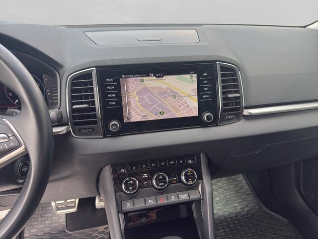 Skoda Karoq 2.0 TDI DSG Tour *LED*VIRTUAL*SZH*RFK*PDC* AHK LED Navi PDC Kam.