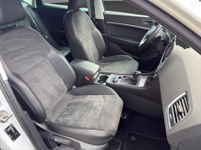Seat Ateca 2.0 TDI DSG FR *ACC*NAVI*AHK*LED*STHZ*SZH* DynLicht SpurH SpurW