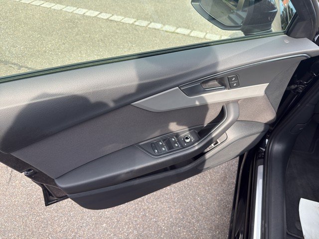 Audi A4 Avant 30 TDI *NAVI*AHK*RFK*ACC*SZH*KEYLESS* PDC DynLicht