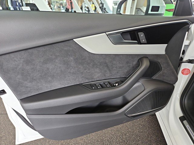 Audi A4 Avant 40 TFSI quattro S tronic S line MATRIX