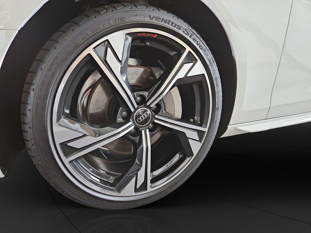 Audi A4 Avant 40 TFSI quattro S tronic S line MATRIX