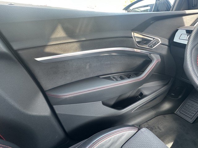 Audi Q8 e-tron 50 quattro S line Akustikglas
