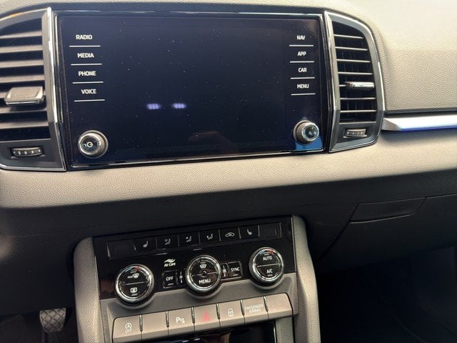 Skoda Karoq 1.5 TSI Tour *NAVI*LED*KAMERA*SH*INDUKTION PDC Kam. Navi LM