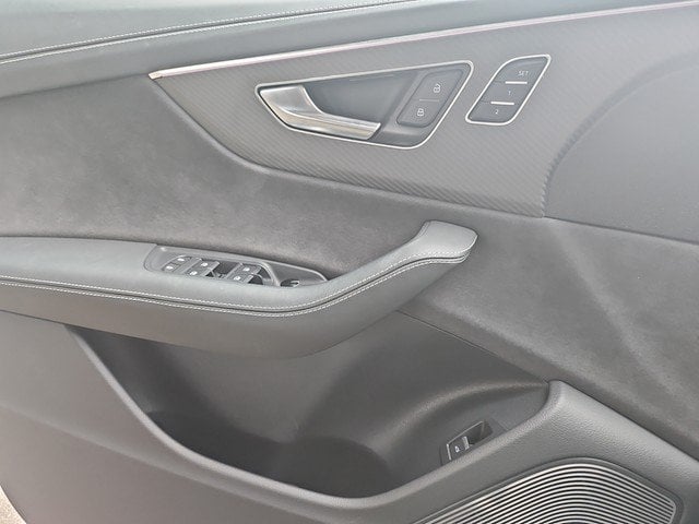 Audi RSQ8 4.0 TFSI quattro *PANO*MATRIX*AHK*