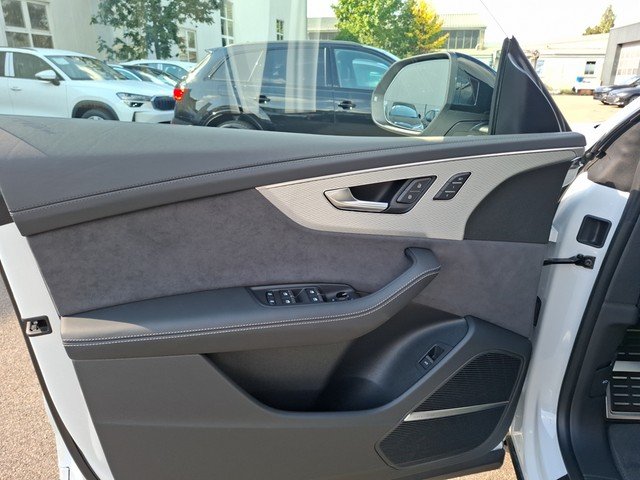 Audi Q8 SUV S line business TDI quattro 210 kW tiptronic HDMatrix*SH*Valcona*HeadUp