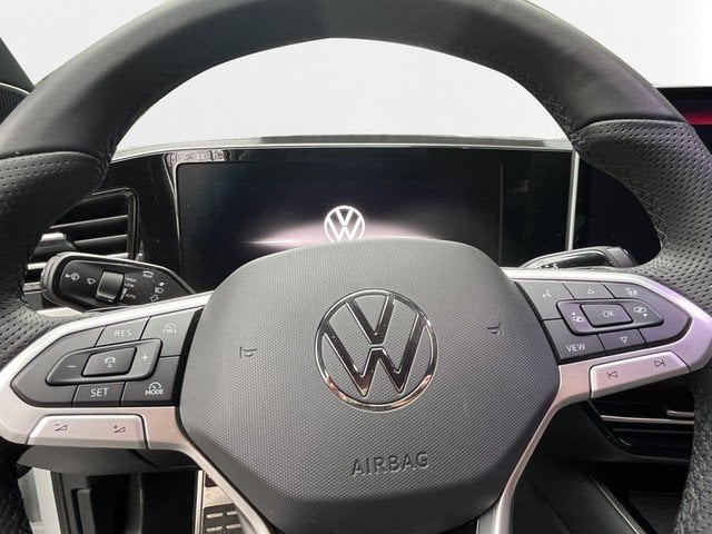 VW Passat 4 MOTION R-Line *AHK*DCC*HUD*