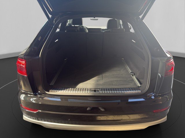 Audi Q8 55 TFSI e quattro *AHK*LUFT*PANO*HUD*B&O* AHK PDC