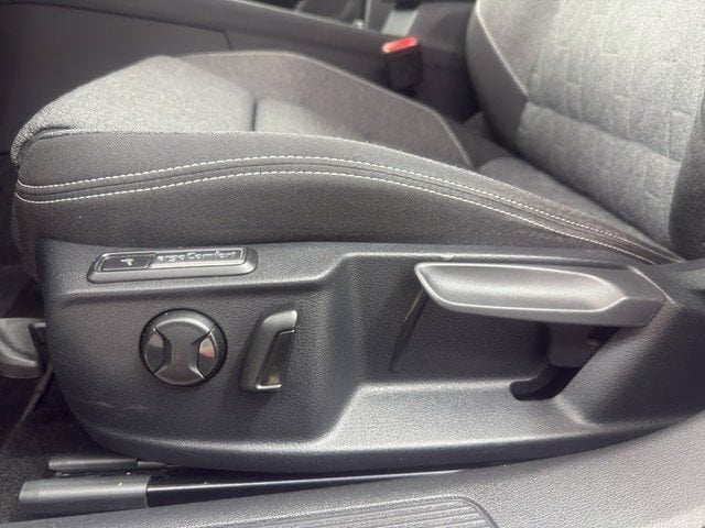 VW Passat Variant 2.0 TDI Business *AHK*NAVI*LED* Navi Kam.