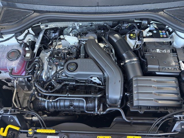 VW T-Roc 1.5 eTSI DSG Life Neues Modell