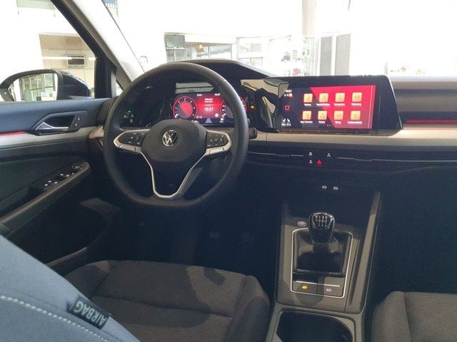 VW Golf VIII Lim. Life *LED*NAVI*SHZ* Navi SHZ PDC LM