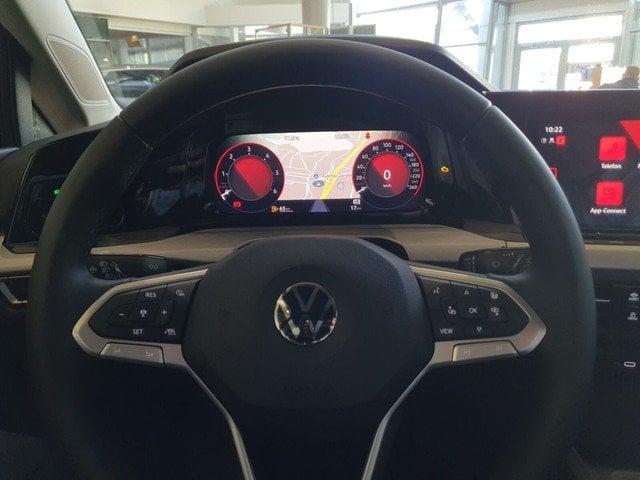 VW Golf VIII Lim. Life *LED*NAVI*SHZ* Navi SHZ PDC LM