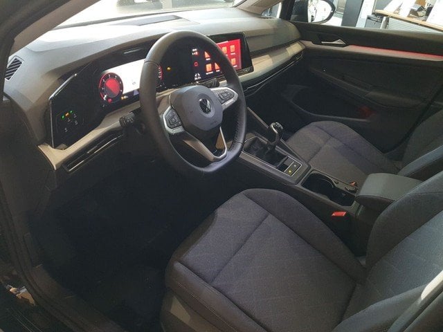 VW Golf VIII Lim. Life *LED*NAVI*SHZ* Navi SHZ PDC LM