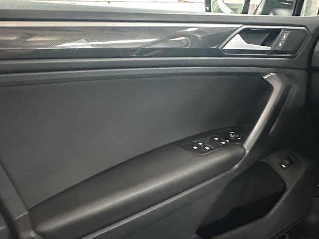 VW Tiguan 4Motion Elegance *MATRIX*NAVI*SHZ*ACC* PDC  LM