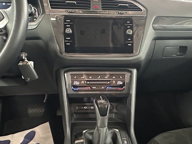 VW Tiguan 4Motion Elegance *MATRIX*NAVI*SHZ*ACC* PDC  LM