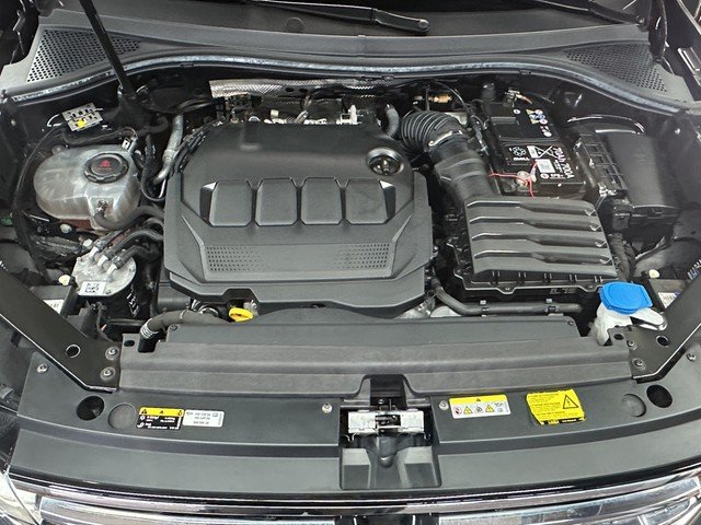 VW Tiguan 4Motion Elegance *MATRIX*NAVI*SHZ*ACC* PDC  LM
