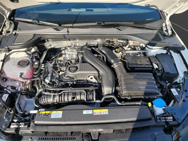 VW Golf VIII 1.5 eTSI DSG R-Line *MATRIX*NAVI*HUD*