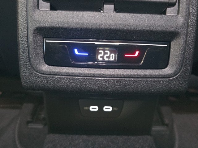 VW Golf VIII 1.5 eTSI DSG R-Line *MATRIX*NAVI*HUD*
