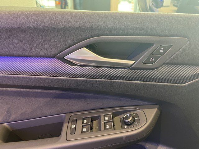VW Golf VIII Variant 2.0 TSI 4MOTION DSG R-Line