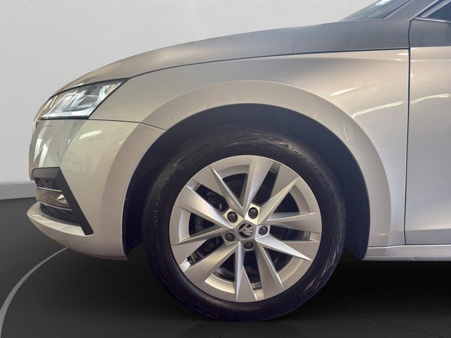 Skoda Octavia Combi 2.0 TDI DSG Style *LED*AHK*ACC* Akustikglas ACC HUD